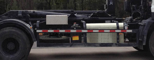 东风牌EQ5256ZXXS6车厢可卸式垃圾车公告图片