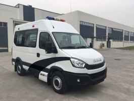 依维柯牌NJ5045XQCD2E囚车