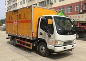 程力威牌CLW5072XRGH5易燃固体厢式运输车