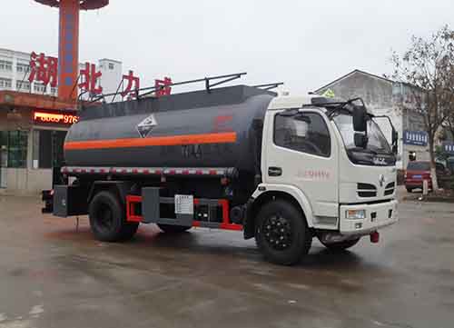 中汽力威牌HLW5120GFW5EQ腐蚀性物品罐式运输车图片