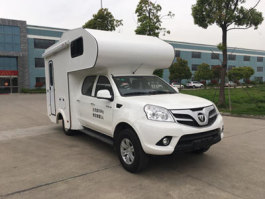 旅居车