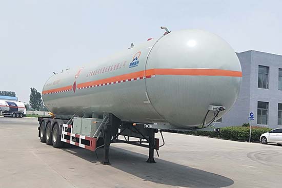 鑫能昆冈牌13米24.4吨3轴液化气体运输半挂车(ZBR9406GYQ)