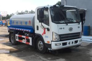 绿化喷洒车
