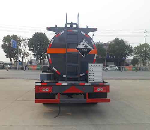 中汽力威牌HLW5121GFW5BJ腐蚀性物品罐式运输车公告图片