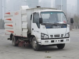 扫路车