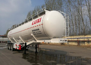 鲁西牌13米30.2吨3轴低密度粉粒物料运输半挂车(LXZ9400GFL)