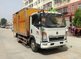 程力威牌CLW5044XRGZ5易燃固体厢式运输车
