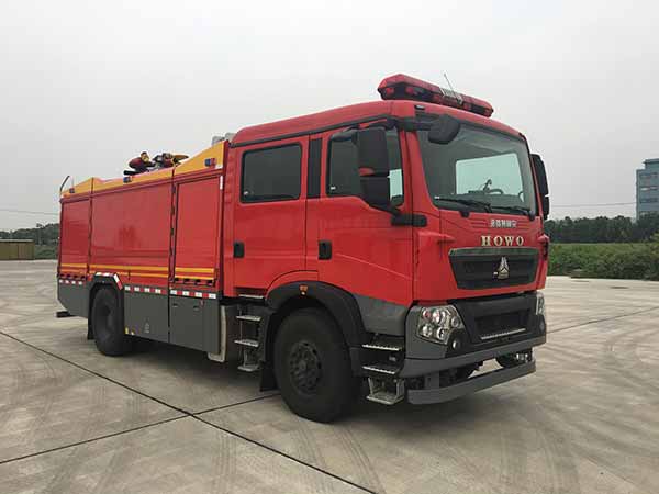 RY5200GXFPM70/D0型泡沫消防车图片