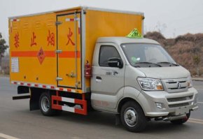 爆破器材运输车