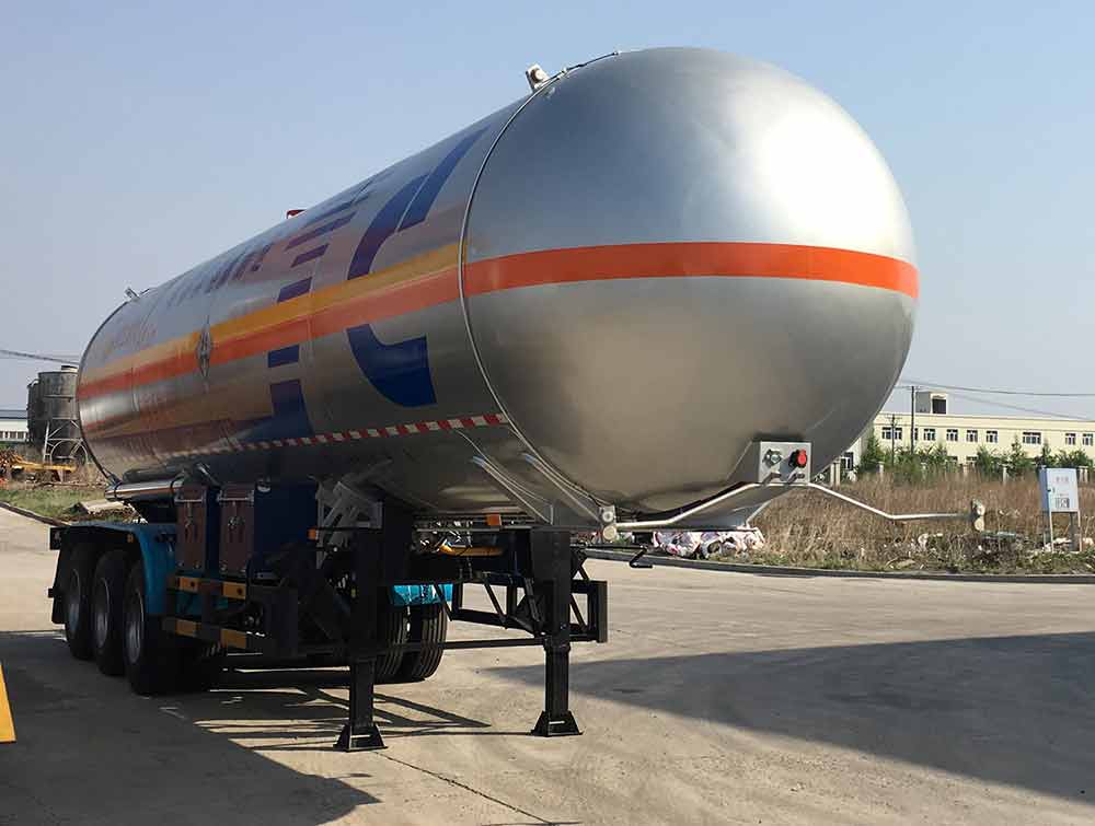 建成牌12.4米25.8吨3轴液化气体运输半挂车(JC9402GYQQA)