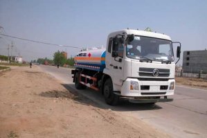 运油车