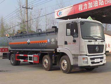 CLW5250GFWD5型腐蚀性物品罐式运输车图片