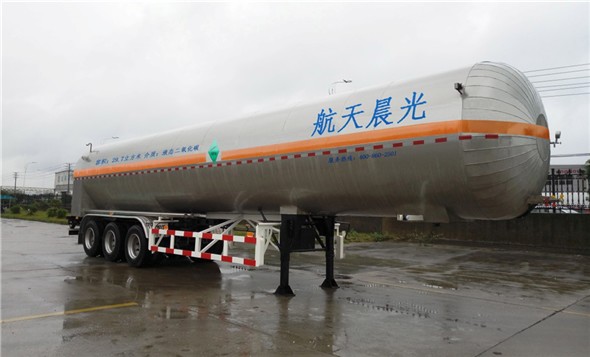 三力牌13米26.7吨3轴低温液体运输半挂车(CGJ9404GDY02)