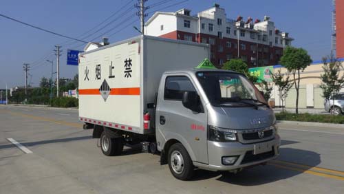 HCQ5035XZWE5 华通牌杂项危险物品厢式运输车图片