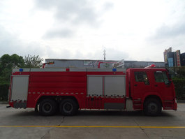 干粉泡沫联用消防车