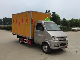 程力威牌CLW5030XRYSC5易燃液体厢式运输车