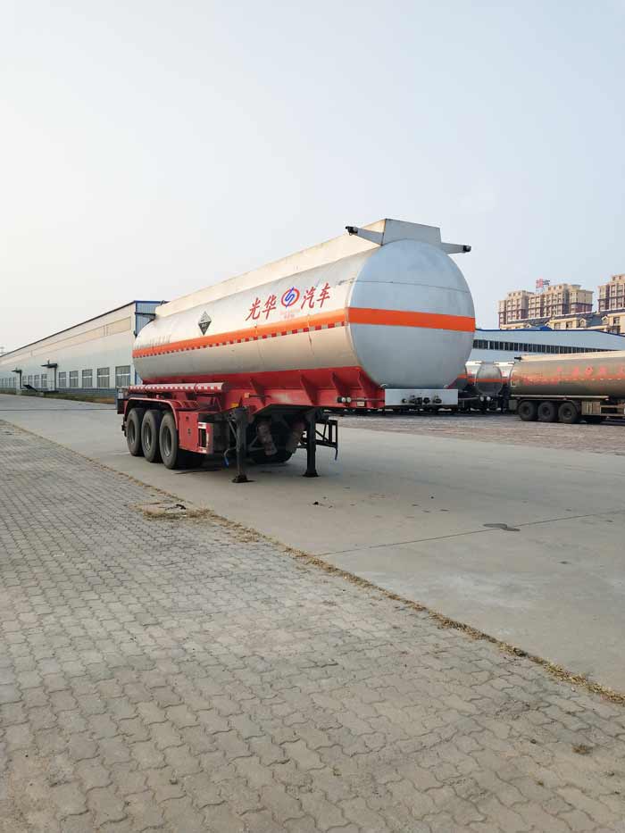 凯萨特牌10.3米33吨3轴腐蚀性物品罐式运输半挂车(ZGH9401GFW)