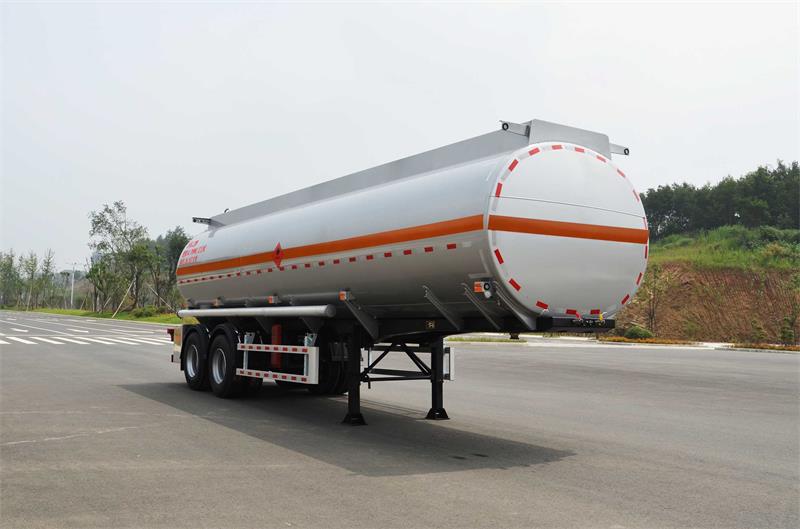 齐星牌9.9米28吨2轴易燃液体罐式运输半挂车(QXC9350GRY)