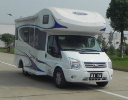 旅居车