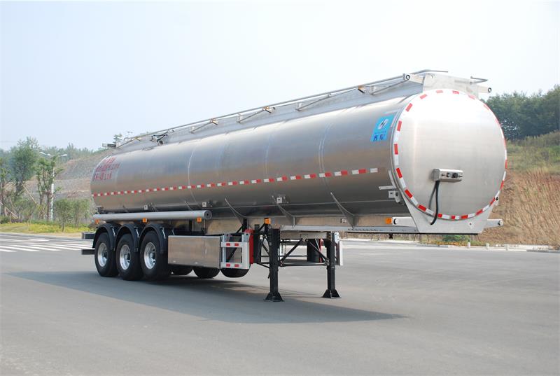齐星牌11.9米33吨3轴铝合金液态食品运输半挂车(QXC9400GYS)
