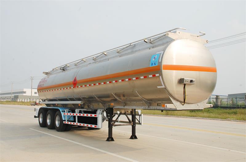 齐星牌11.5米33.5吨3轴铝合金易燃液体罐式运输半挂车(QXC9405GRY)