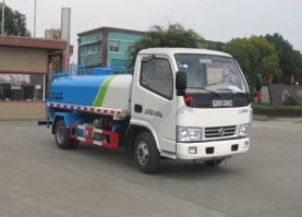 绿化喷洒车