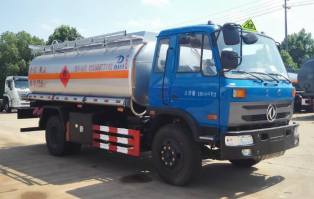 运油车