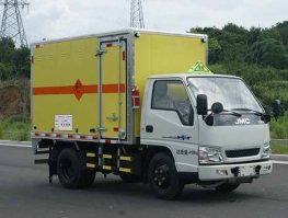 爆破器材运输车