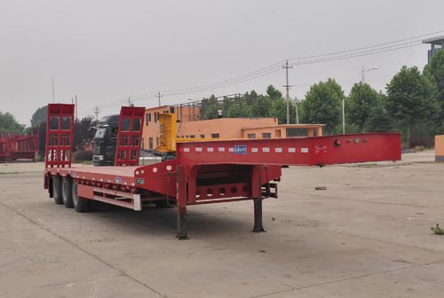 东正牌13.8米32.6吨3轴低平板半挂车(ADZ9405TDP)