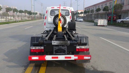 东风途逸 HCQ5035ZXXQC5车厢可卸式垃圾车公告图片