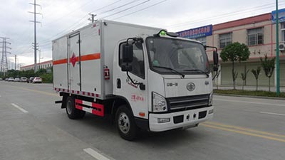 华通牌HCQ5047XRYCA5易燃液体厢式运输车公告图片