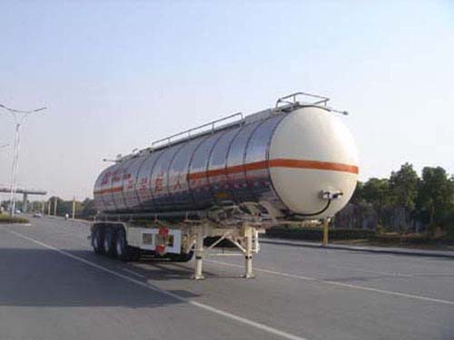 中集牌13米30.7吨3轴易燃液体罐式运输半挂车(ZJV9403GRYTHE)