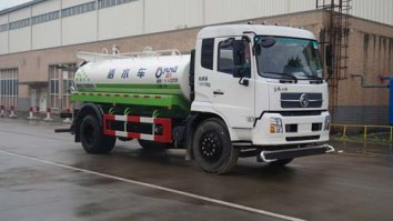 洒水车
