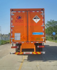 福田欧曼小三轴 CLW5250XZWB5杂项危险物品厢式运输车公告图片
