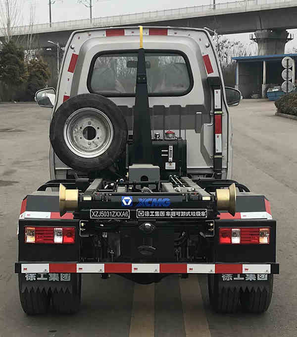 徐工牌XZJ5031ZXXA6車(chē)廂可卸式垃圾車(chē)公告圖片