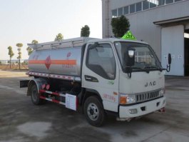 易燃液体罐式运输车