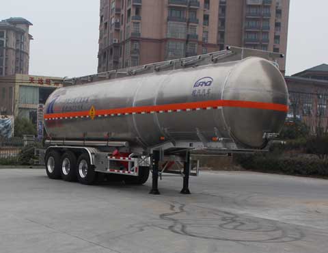 皖汽汽车牌10.7米34.3吨3轴氧化性物品罐式运输半挂车(CTD9400GYW)