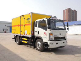 爆破器材运输车