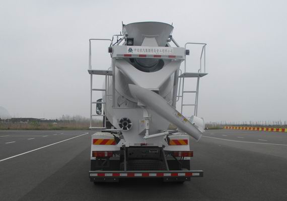 汕德卡牌ZZ5256GJBN304GF1混凝土攪拌運(yùn)輸車公告圖片