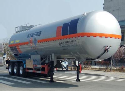 程力威牌11米29.6吨3轴易燃液体罐式运输半挂车(CLW9403GRYB)