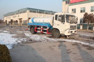 洒水车