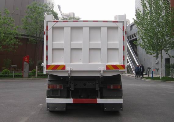 汕德卡牌ZZ5316ZLJN266GF1自卸式垃圾車公告圖片