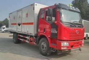 解放j6 CLW5180XFWC5腐蚀性物品厢式运输车
