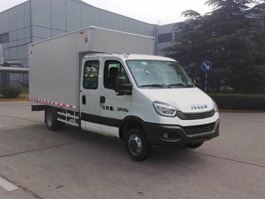 依维柯牌NJ5065XXYLES厢式运输车
