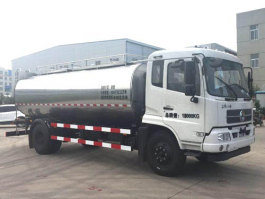 鲜奶运输车
