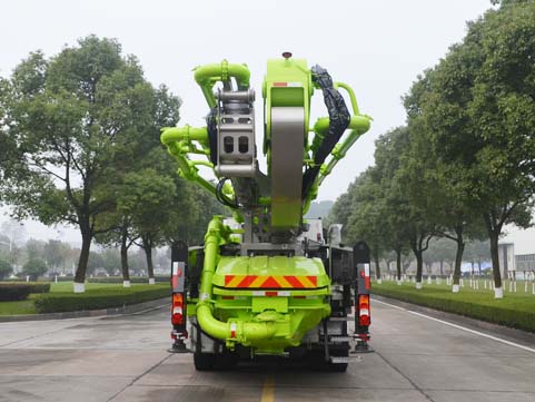 中联牌ZLJ5330THBBE混凝土泵车公告图片