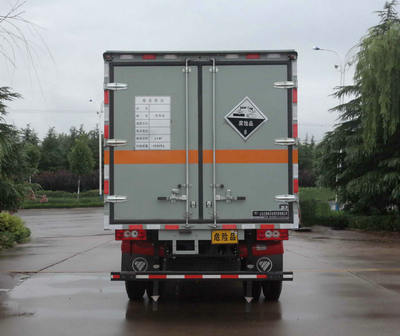 春星牌ZZT5120XFW-5腐蚀性物品厢式运输车公告图片