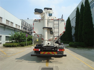 百勤牌XBQ5180ZSLD22J散裝飼料運(yùn)輸車公告圖片