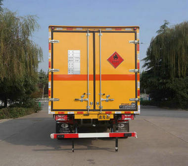 春星牌ZZT5100XRY-5易燃液体厢式运输车公告图片