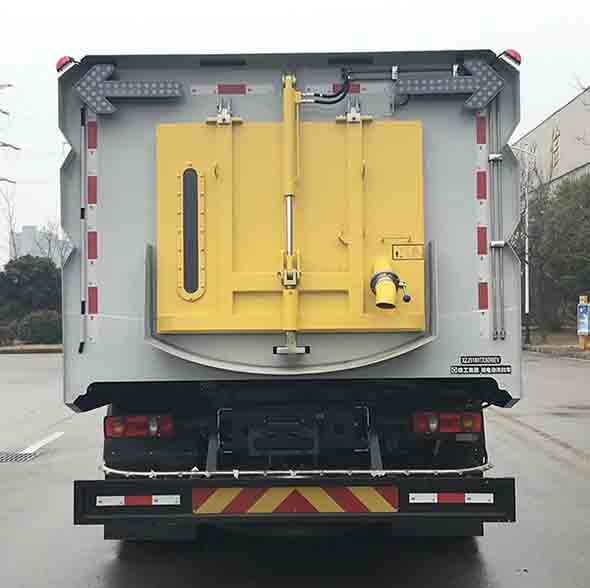 徐工牌XZJ5180TXSDBEV纯电动洗扫车公告图片